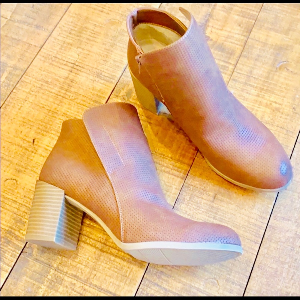 Naturalizer brown booties with side zip